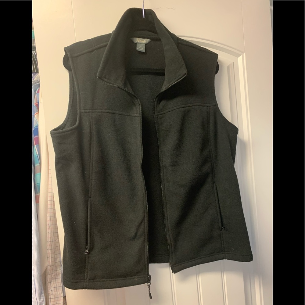 Natural Brand XL black zip up fleece vest.